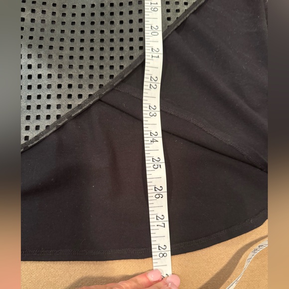 Sachin + Babi Black Faux Perferated faux Leather Sleeveless Top - Size XSmall - Picture 7 of 9